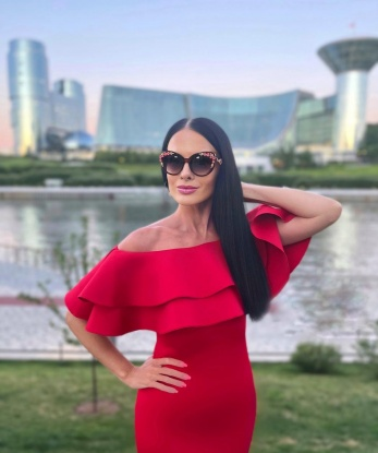 Соблазнительная блондинка с аппетитной фигурой и чувственными губами приглашает в гости насладиться моментами наслаждения. Я буду твоей сладкой малышкой или страстной кошечкой – выбирай сам. Только ты и я. 6968, 35 лет